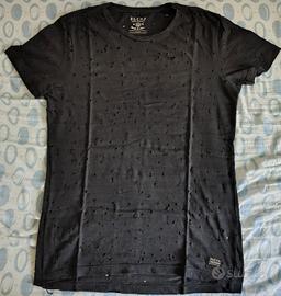 T-shirt nera nuova stile alternativo