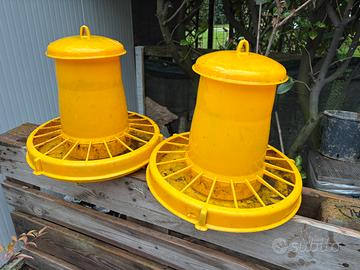 2 mangiatoie grandi per galline 9 kg