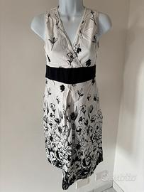 Abito femminile estivo smanicavo con scollo a V 42