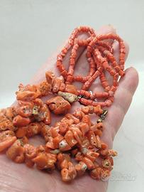 due collane di corallo vintage 