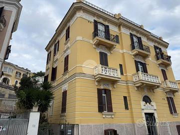 3 LOCALI A NAPOLI