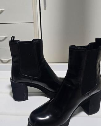 Stivaletti Prada Monolith in pelle nera, tg. 36.5