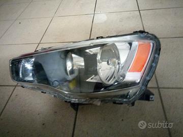 Faro anteriore per Mitsubishi Outlander 2