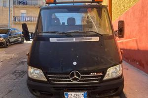 Carroatrezzi Mercedes con patente B