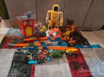 Lotto giocattoli per bambino macchinine ecc