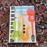 Quaderno di musica con pentagrammi da scrivere