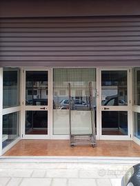 Locale commerciale magazzino laboratorio