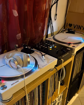 Consolle pioneer dj