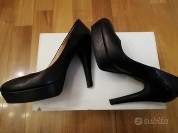 Scarpe decolte nere in pelle Chiarini