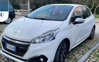 Peugeot 208 BlueHDi 1.6 5 porte Allure