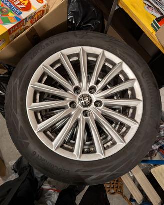 Cerchi e gomme Alfa Romeo Giulia 225/50 R17 98Y XL