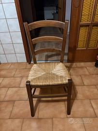 Sedie in legno e paglia cucina