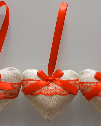 Decorazioni natalizie 3 cuori oro con pizzo rosso 