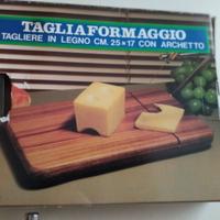 tagliere di legno con archetto / tagliaformaggio