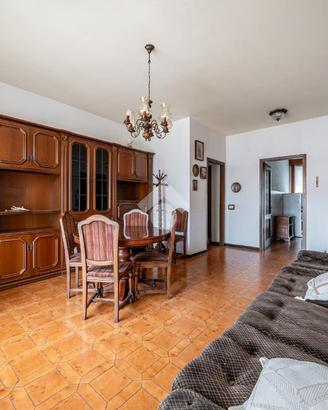 5 LOCALI A REGGIO NELL'EMILIA