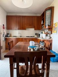 Cucina completa in legno + tavolo e 4 sedie