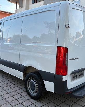 Mercedes Benz Sprinter cdi L1 H1 - 2021