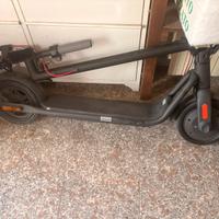 Monopattino elettrico NAVEE v25i