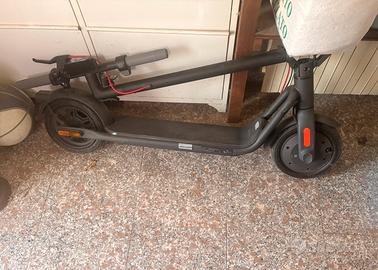 Monopattino elettrico NAVEE v25i