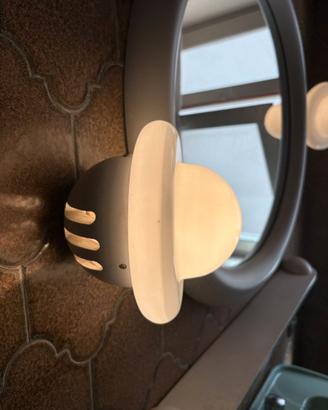 Coppia di applique e accessori bagno coordinati