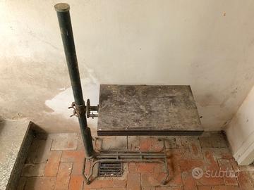 Antico tavolino inclinabile da disegno