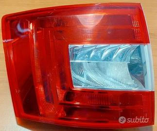 Fanale posteriore SINISTRO Skoda Octavia (NO led)