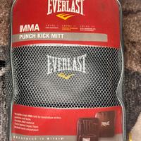 Colpitore Everlast mma e colpitore RKA