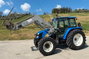 New Holland T5060 con caricatore frontale MX