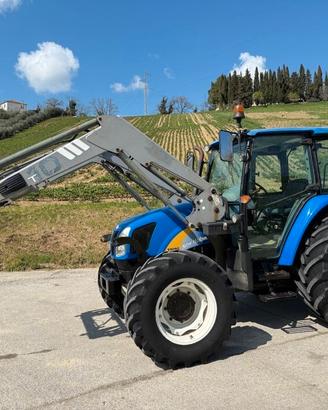 New Holland T5060 con caricatore frontale MX