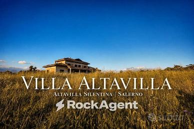 Villa di 600 m² con più di 5 locali a Altavilla Si
