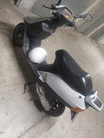 aprilia amico
