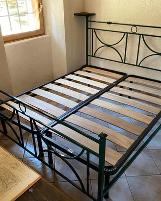 Letto matrimoniale con doghe