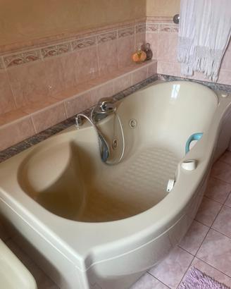 Vasca da bagno idromassaggio