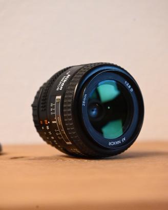 Nikon AF Nikkor 28mm f/2.8D