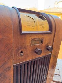 Radio a valvole SAFAR d’epoca da restaurare