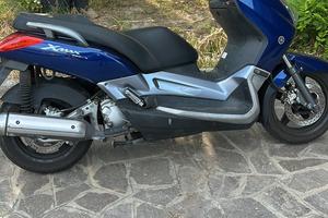 Yamaha x max 250