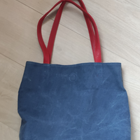 Borsa donna in jeans e maniglie rosse reversibile