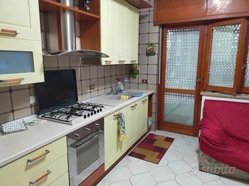 A Ragazza / studentessa lavoratrice