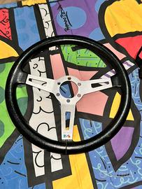 Volante momo gt italy