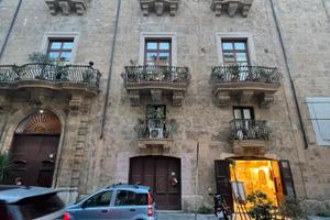 Locale commerciale c1 piazza rivoluzione