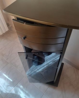 Mobiletto porta tv oppure telefono