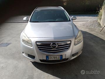 Opel insignia con possibilità di gancio per traino