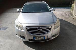 Opel insignia con possibilità di gancio per traino