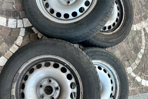 Gomme neve 215/60/R16 con cerchi