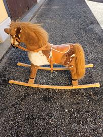 cavallo a dondolo 