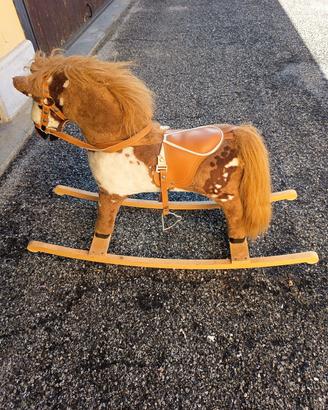 cavallo a dondolo 