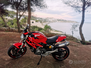 Ducati monster 696 plus