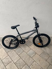 BMX BTWIN Wipe 100 - Ruote 20" con Peg (Decathlon)