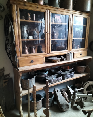 Piattaia, mobile antico