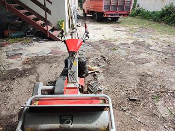 TRINCIASARMENTI TAGLIAERBA SEMOVENTE COME NUOVO